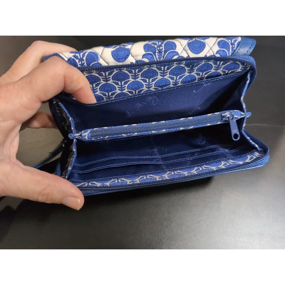 VERA BRADLEY COBALT BLUE TILES WRISTLET WALLET TRIFOLD ID SLOTS CARD CASH - Picture 9 of 16